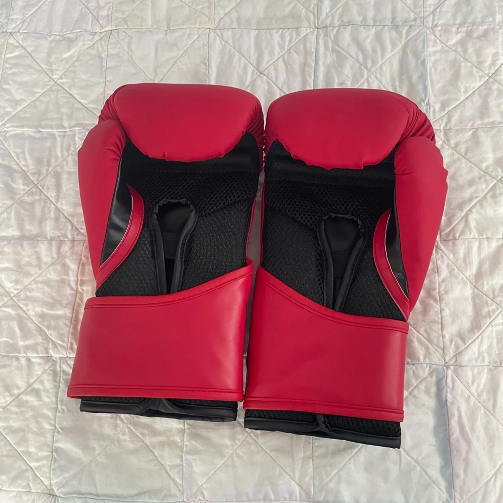 Everlast Red Training Boxing Gloves with Black Accents - Picture 2 of 6